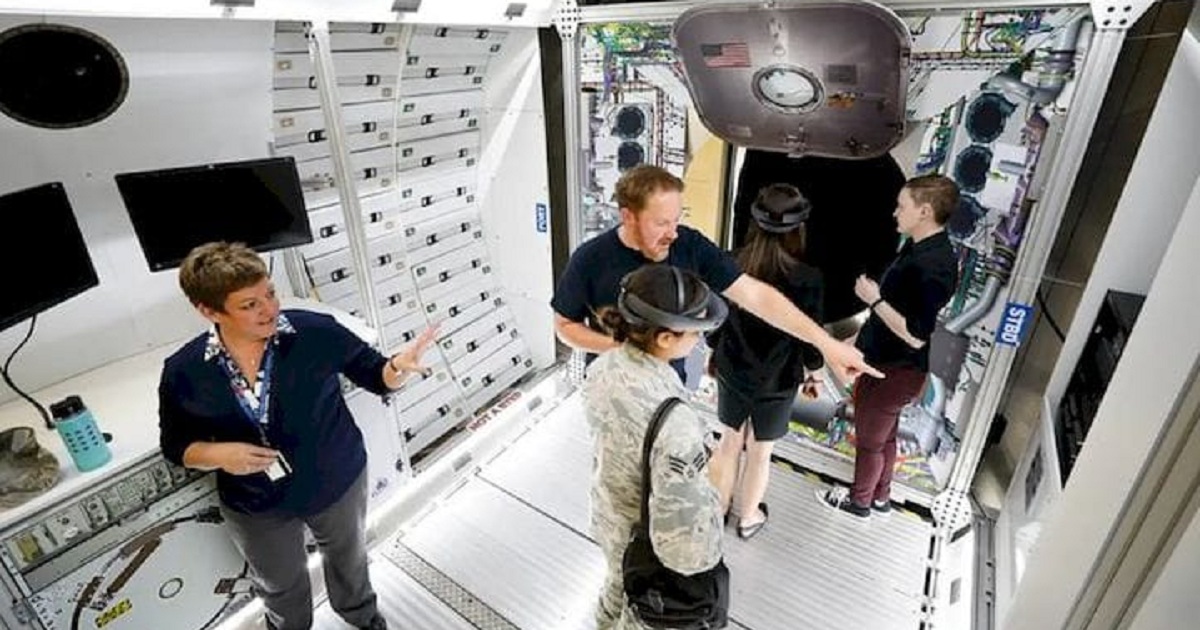 HOW LOCKHEED MARTIN IS USING AUGMENTED REALITY IN AEROSPACE MANUFACTURING