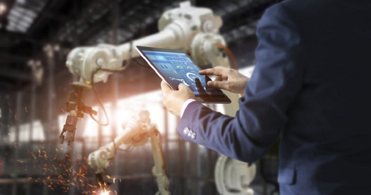 MANUFACTURING IS COOL AGAIN: WHY DIGITAL TECHNOLOGY IS ESSENTIAL FOR WINNING THE TALENT WAR