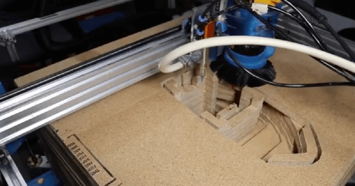PLYWOOD PRINTER USES A UNIQUE MIX OF MANUFACTURING METHODS